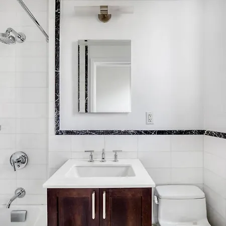 Apartment Uws 2br W Elevator Doorman Gym Nr 1 Line Nyc-625 *