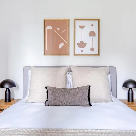 Uws 2br W Elevator Doorman Gym Nr 1 Line Nyc-625 Apartment New York