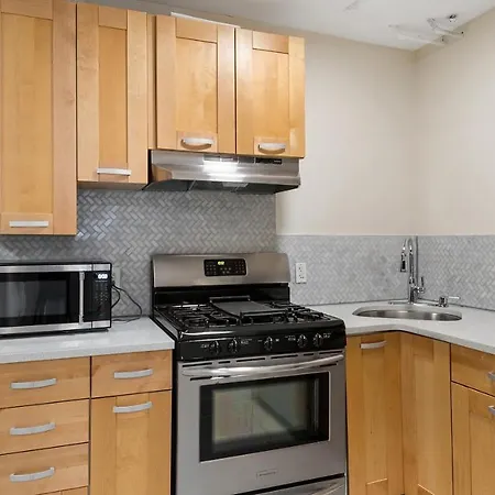 2 Bed Fully Renovated Apartment New York