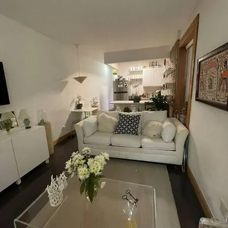 Stylish & Lovely 2 Bedroom Midtown Apartment