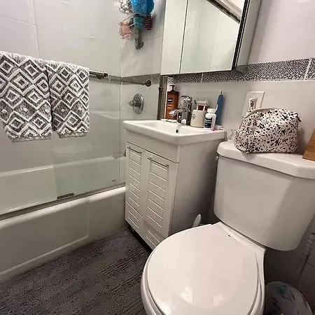 Apartment Stylish & Lovely 2 Bedroom Midtown *