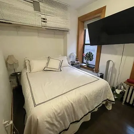 Stylish & Lovely 2 Bedroom Midtown Apartment