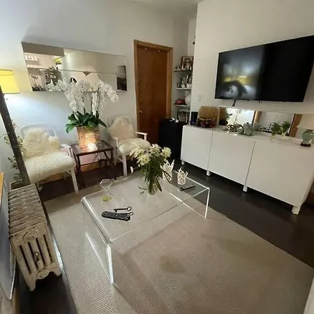 Stylish & Lovely 2 Bedroom Midtown *