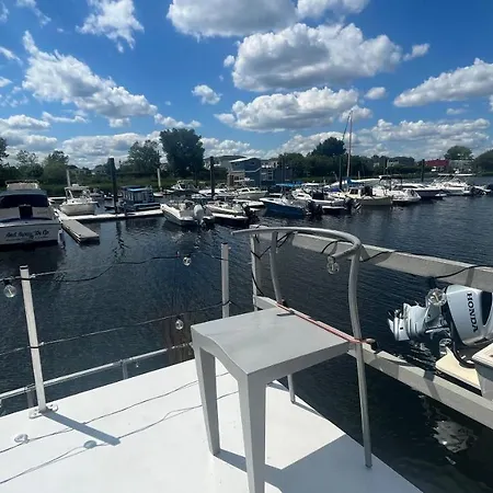 Unique Design Houseboat In Rockaway Queens Botel New York