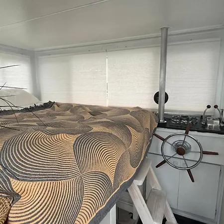 Unique Design Houseboat In Rockaway Queens Botel