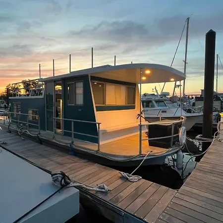 Unique Design Houseboat In Rockaway Queens Botel