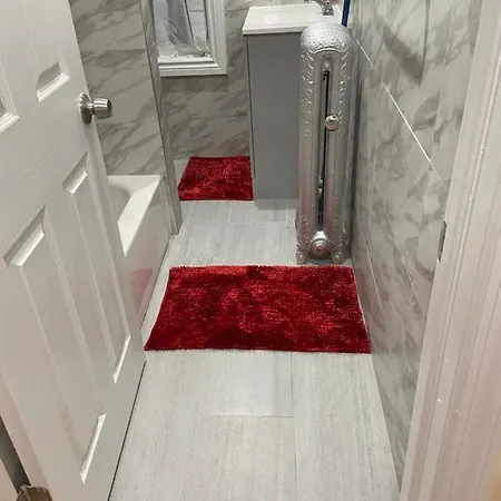 Guest house Affordable In Queens