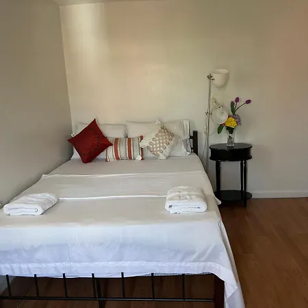 Affordable In Queens Guest house