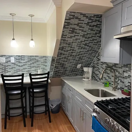 Affordable In Queens Guest house