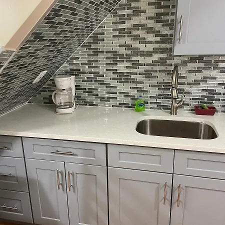 Affordable In Queens Guest house New York