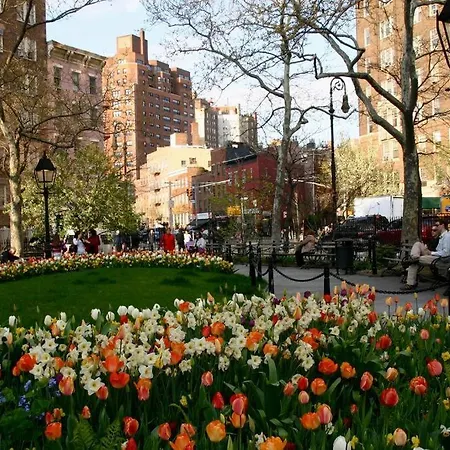 Trendy Designer Downtown Manhattan Apartment *
