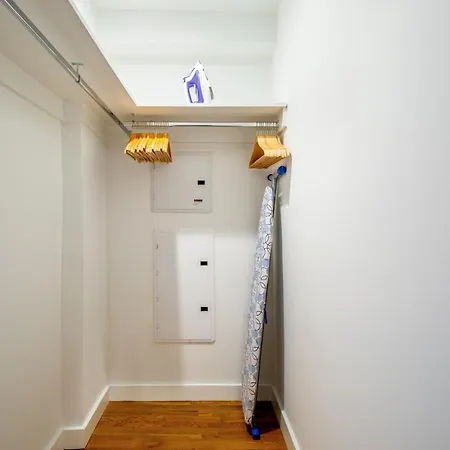 Chelsea 1br W Balcony Doorman Gym Nyc-135 New York