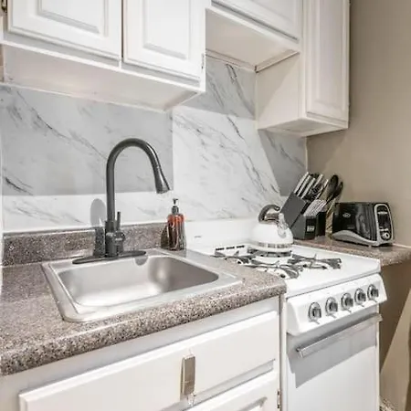 Amazing 1br In Manhattan Apartment *