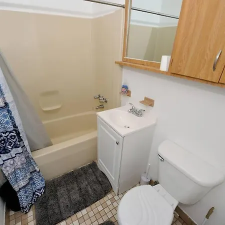 Perfect 2 Bedroom Near Park Apartment *