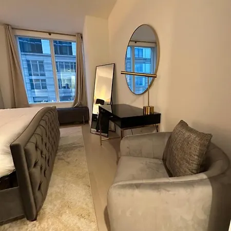 Walking Distance From Park Luxury