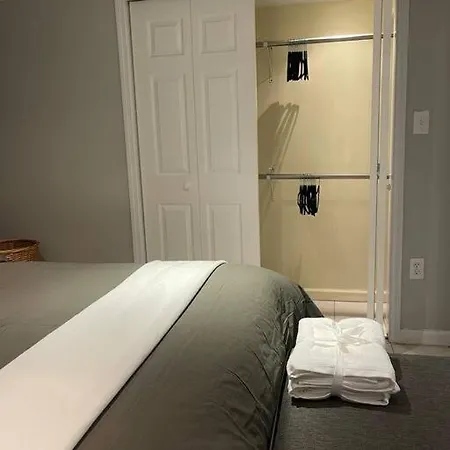 The Circle Near Jfk + Shopping Mall Holiday home