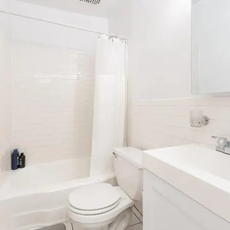 2 Bedroom In The Heart Of Midtown! New York