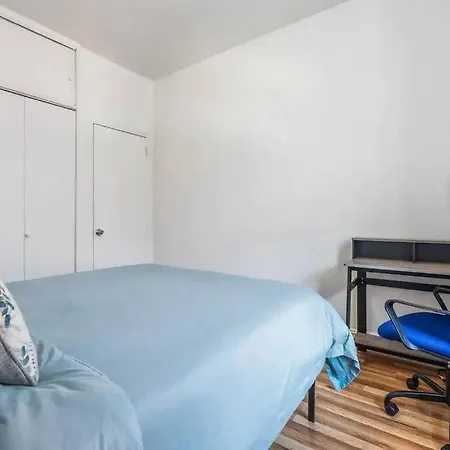 Beautifully Designed 2 Bedroom Near Hell's Kitchen Apartment