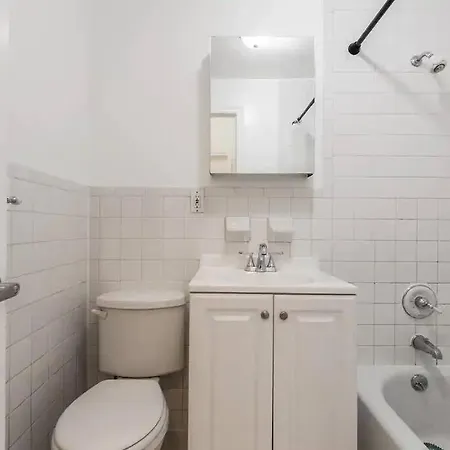 Apartment Beautifully Designed 2 Bedroom Near Hell's Kitchen *