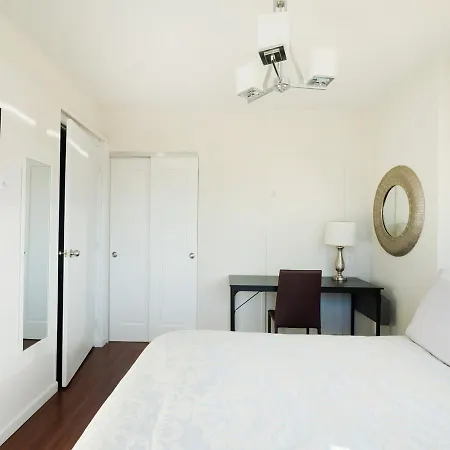 Stunning 3br At Midtown East Apartment *