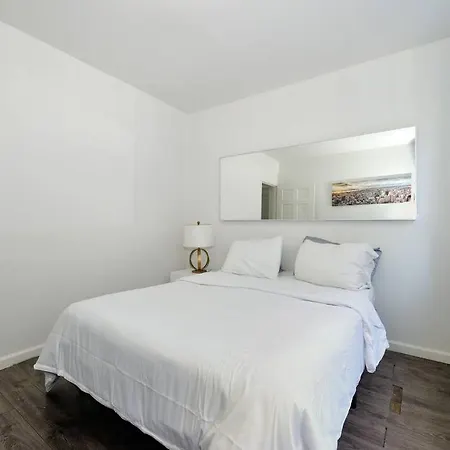 New And Spacious 3 Bedroom In Midtown West! Apartment New York