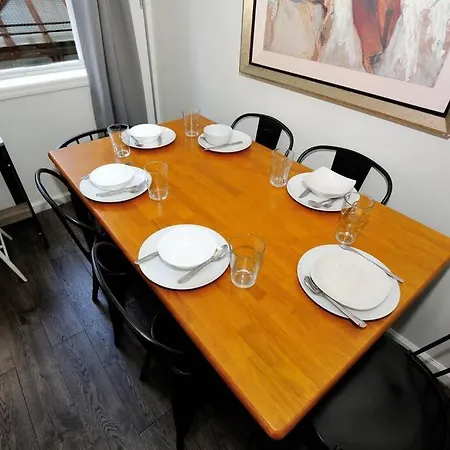 New And Spacious 3 Bedroom In Midtown West! Apartment *