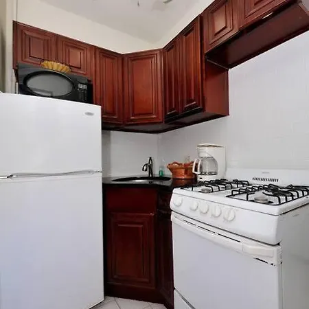 3br/1ba Near Times Square Apartment *
