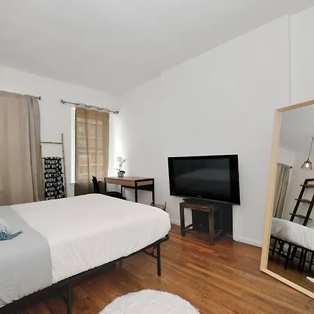 Spectacular Studio Close To Times Square! Apartment *