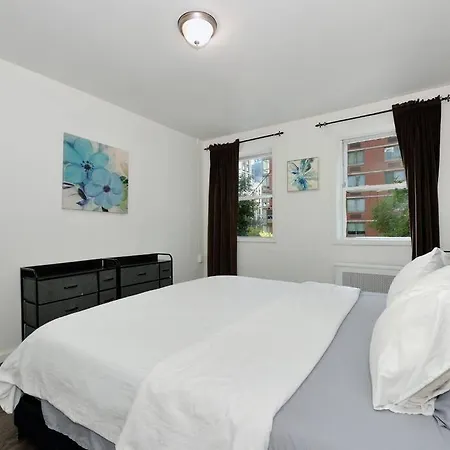 Apartment New And Spacious 3 Bedroom In Midtown West! *