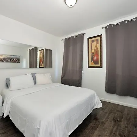 New And Spacious 3 Bedroom In Midtown West! Apartment New York