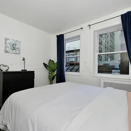 New And Spacious 3 Bedroom In Midtown West! New York