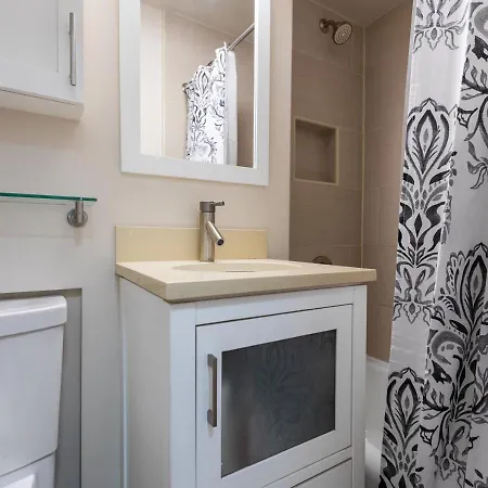 One Bedroom Elegant In Apartment *