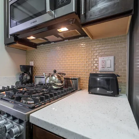 One Bedroom Elegant In Apartment New York
