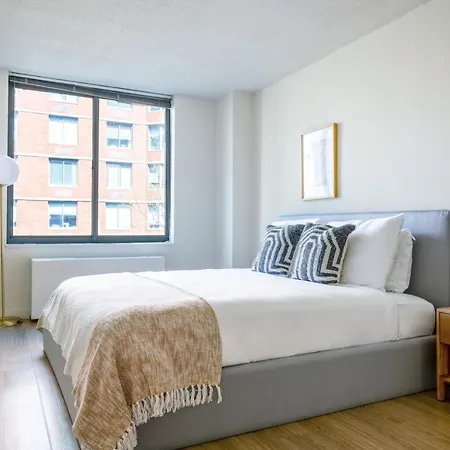 Uws 2br W Gym Dm Elev Nr Park Trains Nyc-577 Apartment