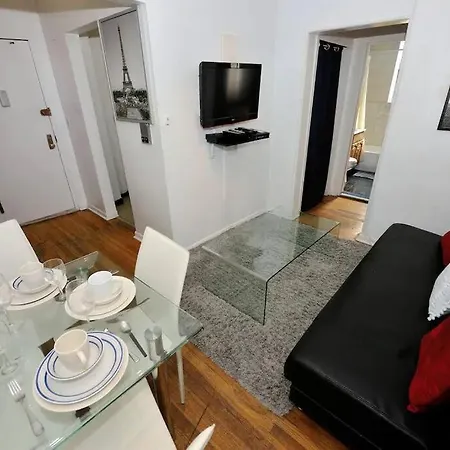 Apartment 2br Near Park! *