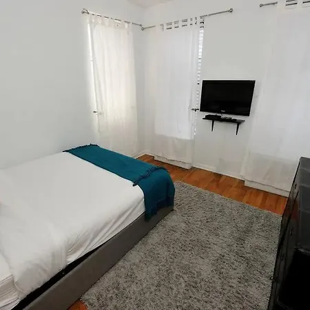 Apartment 2br Near Park! New York