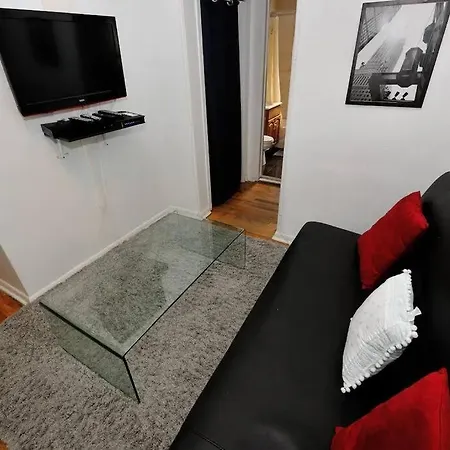 2br Near Park! Apartment