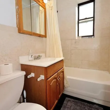 Apartment 2br Near Park! *