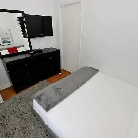 2br Near Park! Apartment