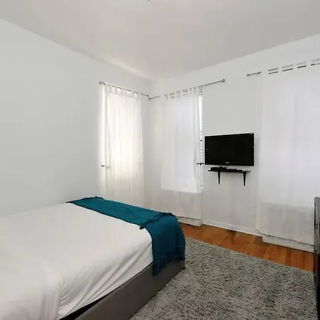 2br Near Park! New York