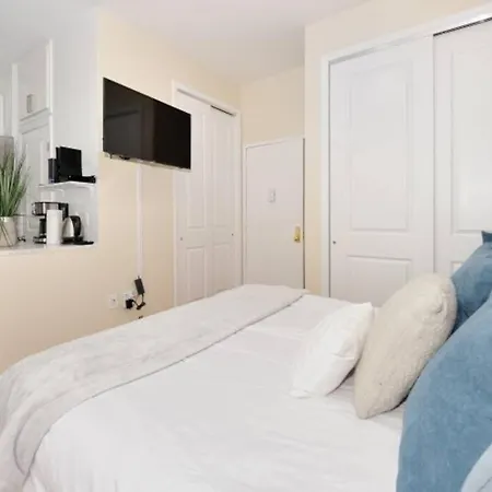 Splendid Studio In Washington Sq Park! New York
