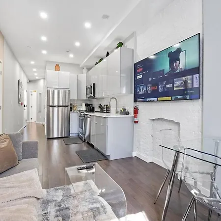 Swj - 3 Fl 9 Bedroom Triplex_1 Block To Train *