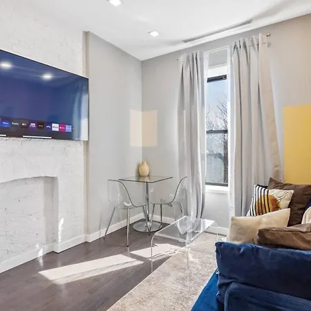 Swj - 3 Fl 9 Bedroom Triplex_1 Block To Train Apartment New York