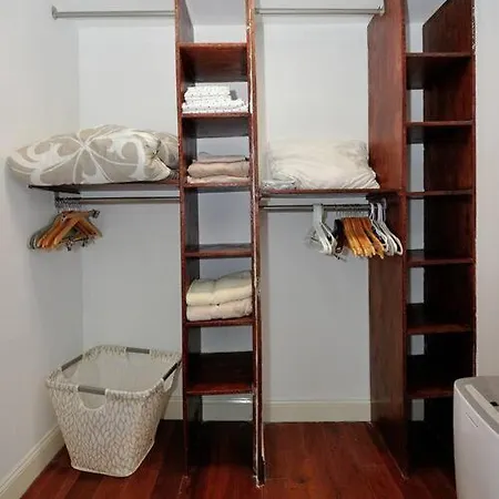 Apartment Spacious 1 Bedroom Close To Park