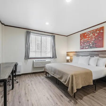 Highbridge Hotel 3*