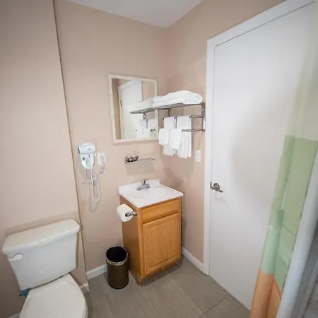 Flushing Garden Hotel 2*