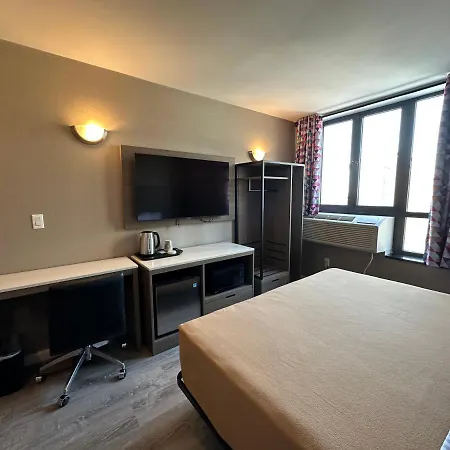 Hotel Regal & Laguardia New York