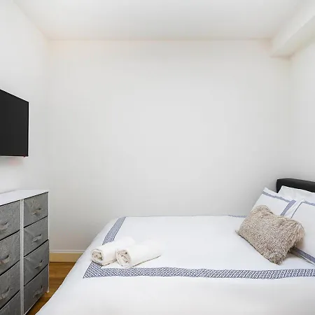 Apartment Elegant Three Bedroom In Financial District New York