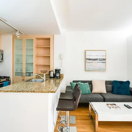 Elegant Three Bedroom In Financial District *