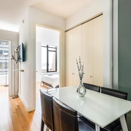 Apartment Elegant Three Bedroom In Financial District *